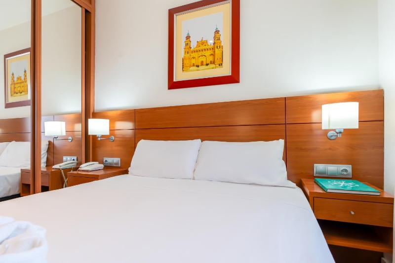 Standard Room (2 Adults + 1 Child) image 4