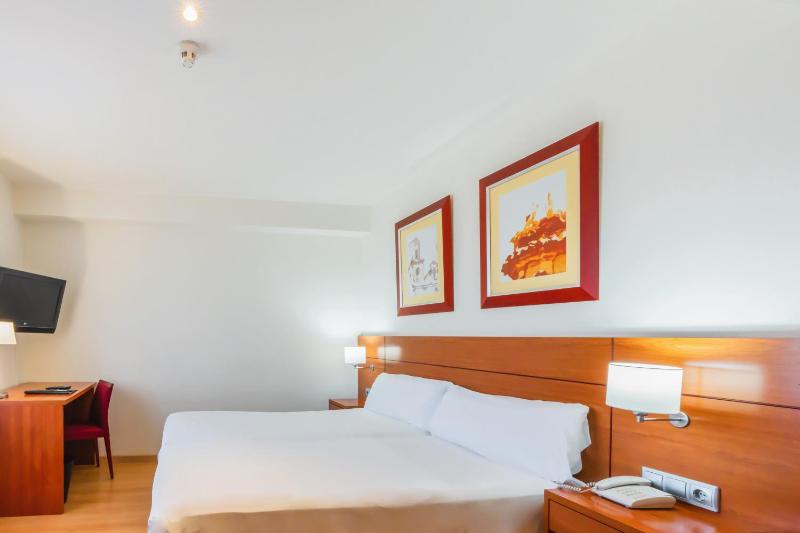 Standard Double Room image 3