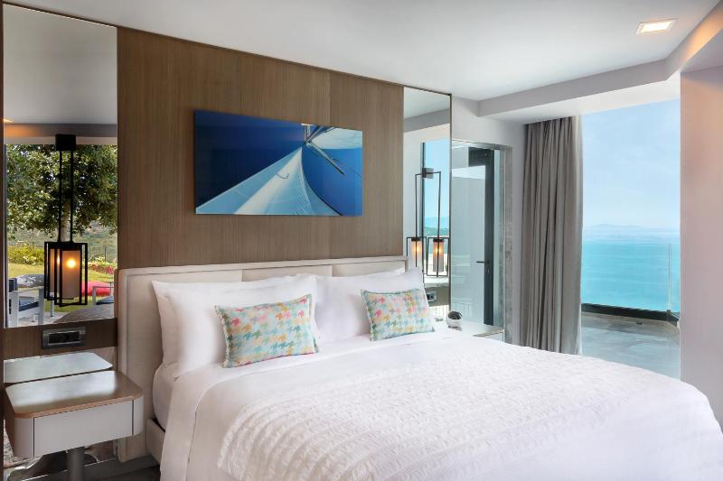 Deluxe Seaview with sofa, Guest room, 1 King, Sea view image 3