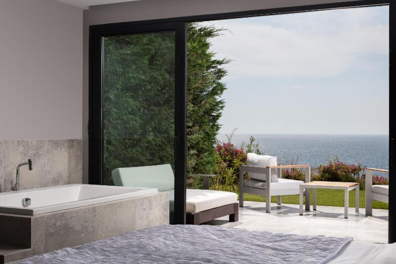 Junior Suite, 1 King, Sea view, Balcony image 1