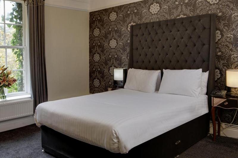 Standard Double Room image 3