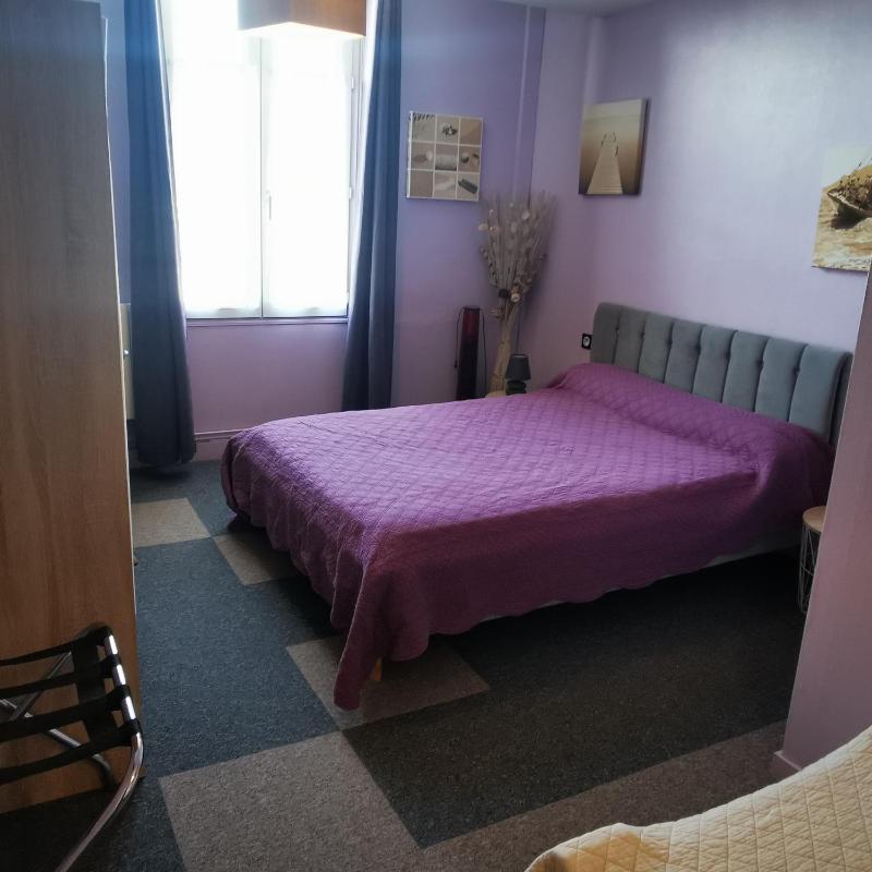 Triple Room with Private Bathroom image 4