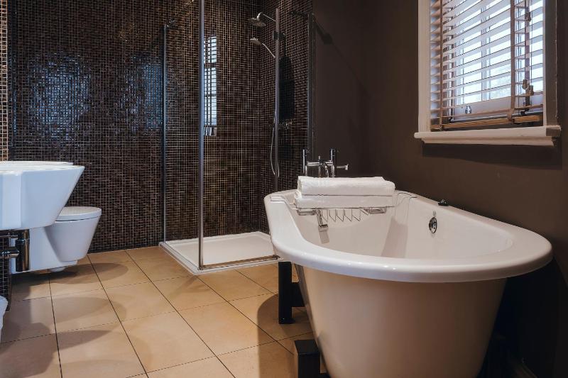 Deluxe Double Room with Bath image 4