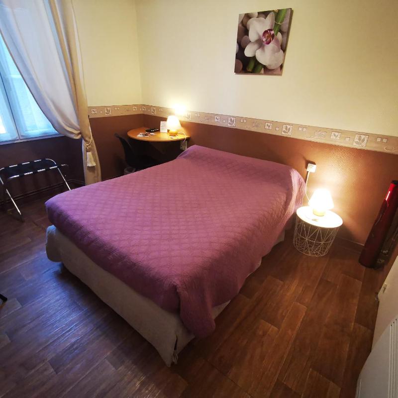 Classic Double Room image 4