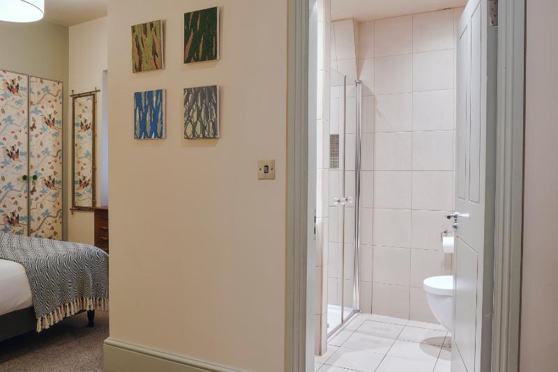 Standard Double Room image 3