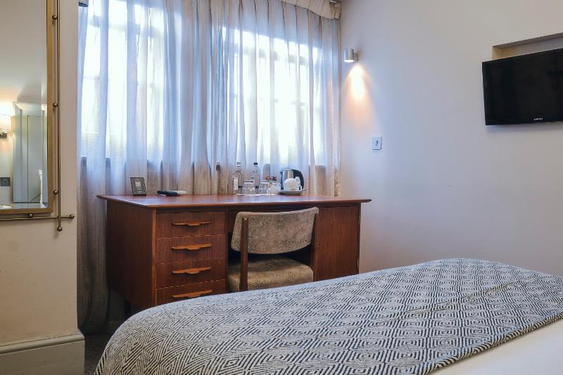 Standard Double Room image 4
