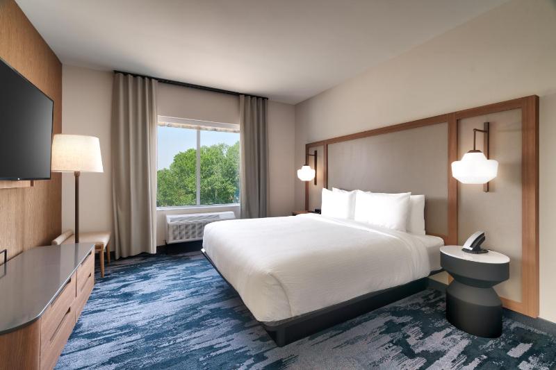 One-Bedroom Executive King Suite with Sofa Bed image 1