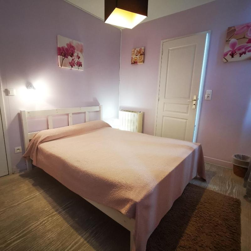 Classic Double Room image 3