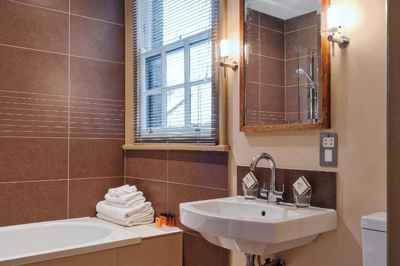 Large Twin Room image 2