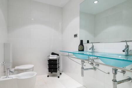 Wonderful 2-bd apart with balcony. Plaza Cataluña - image 14
