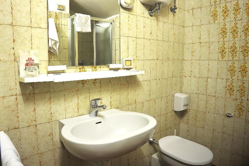 Standard Double Room image 4