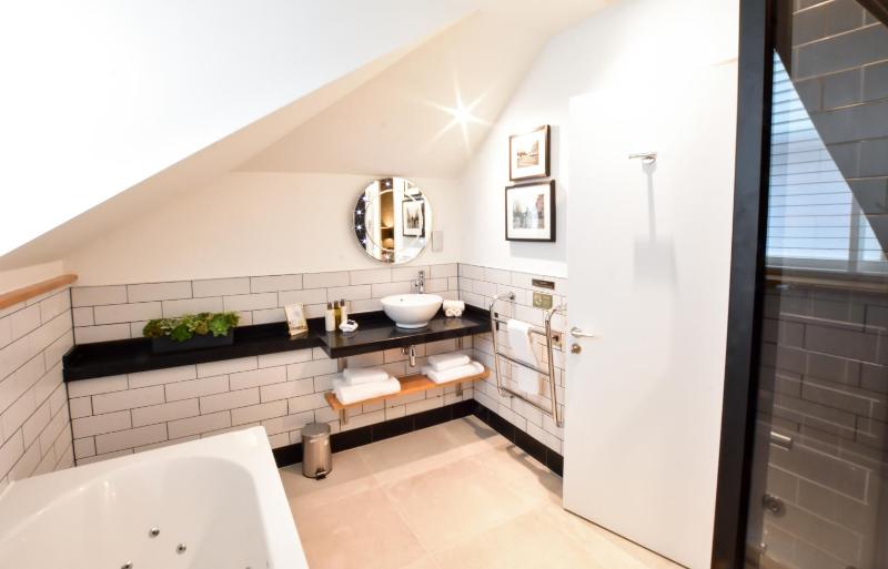 Junior Suite image 3