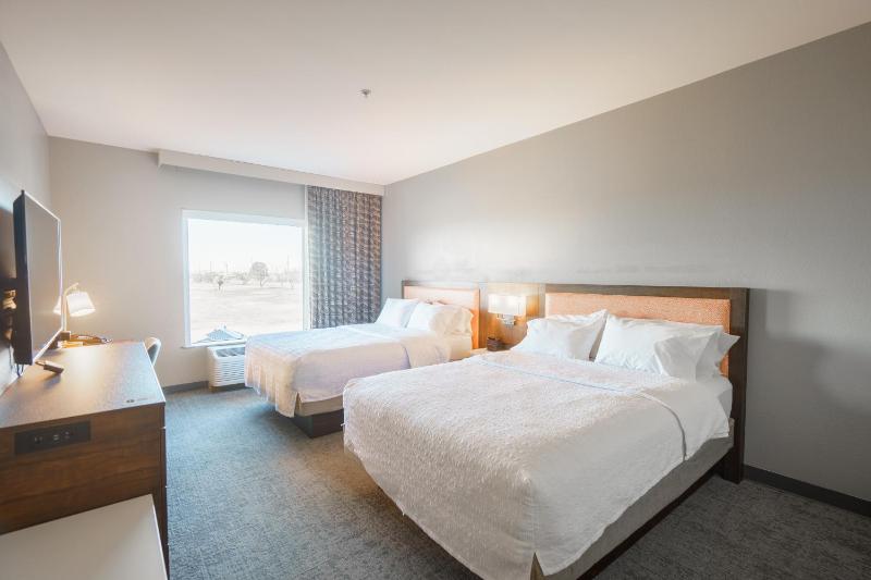 Room with Two Queen Beds - Non-Smoking image 2