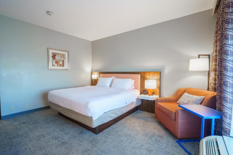 King Room - Non-Smoking image 4