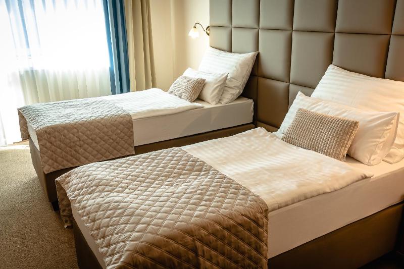 Comfort Twin Room image 2