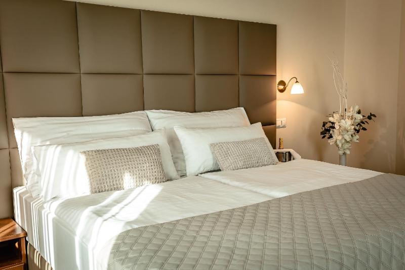 Suite with Balcony image 3