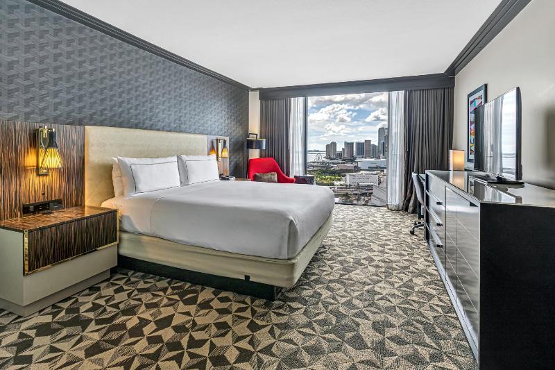 King Room with Bay View image 3