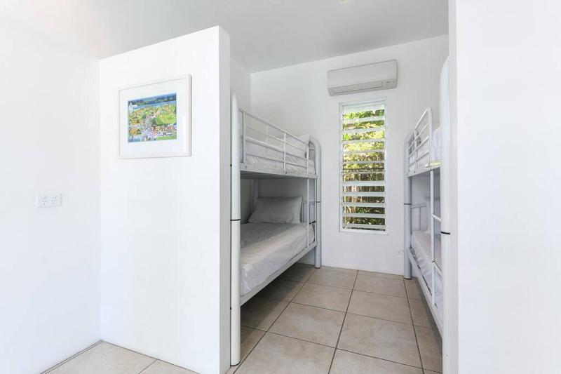 Syreon - 3 Bedroom House Close to the Beach - image 11