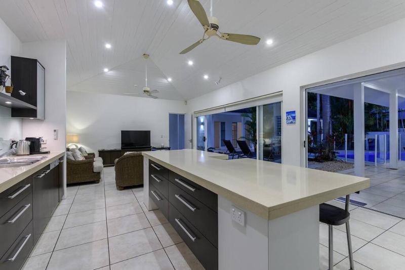 Syreon - 3 Bedroom House Close to the Beach - image 13