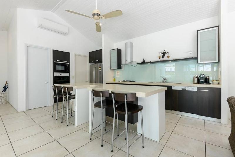 Syreon - 3 Bedroom House Close to the Beach - image 14