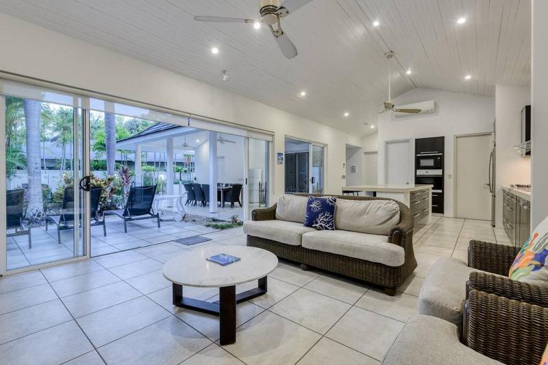 Syreon - 3 Bedroom House Close to the Beach - image 5