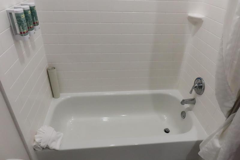 King Room with Sofa Bed and Bath Tub  - Disability Access/Non-Smoking image 2