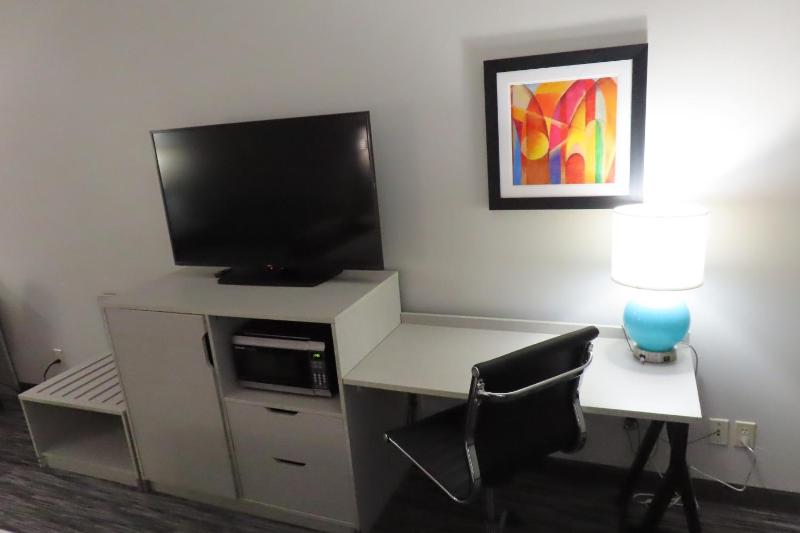 Queen Room with Two Queen Beds and Sofa Bed - Disability Access/Non-Smoking image 3