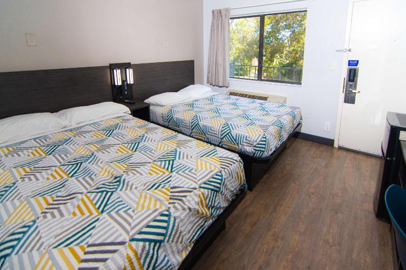 Quadruple Room image 1