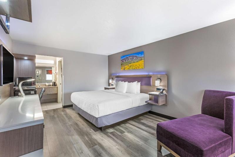 King Room - Non-Smoking image 3