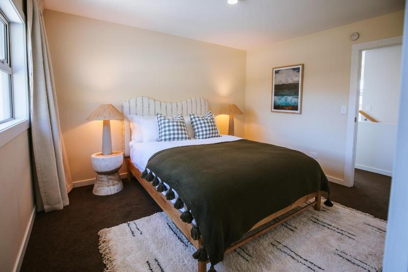 Penshurst - Lake & Mountain Views - Sleeps 10 - image 6