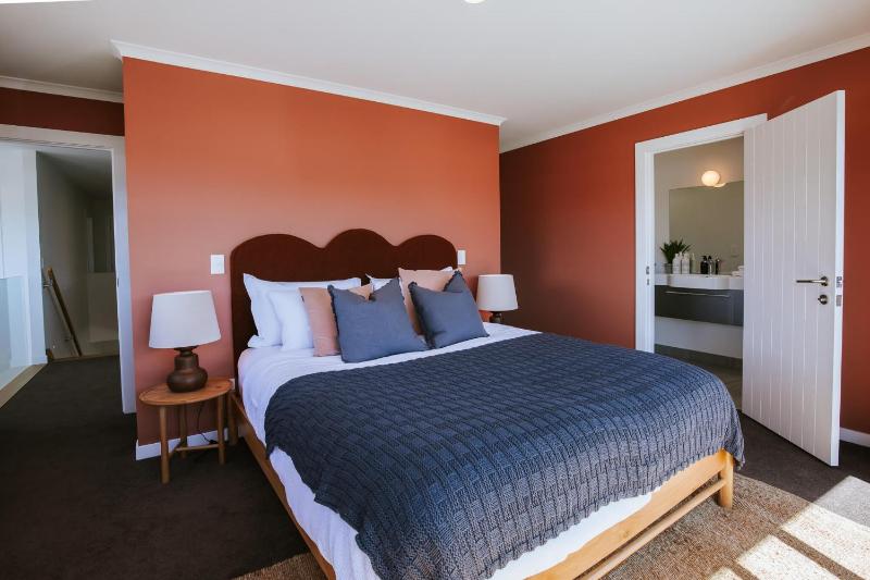 Penshurst - Lake & Mountain Views - Sleeps 10 - image 3