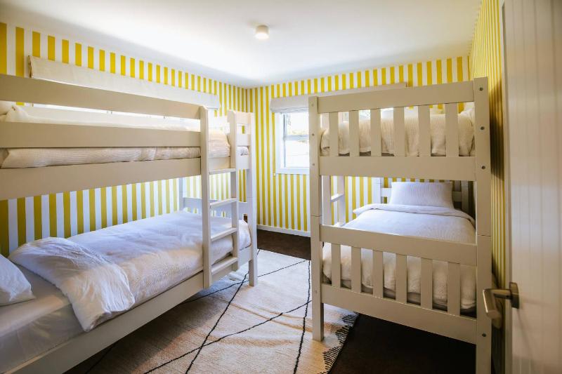 Penshurst - Lake & Mountain Views - Sleeps 10 - image 7