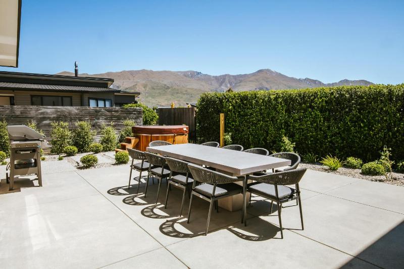 Penshurst - Lake & Mountain Views - Sleeps 10 - image 17