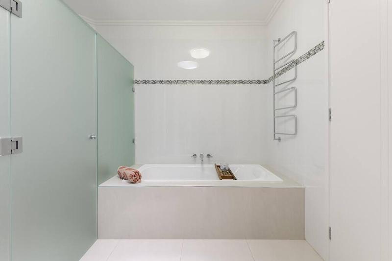 Casa Breeze - 5 Bedrooms Close to Town & Beach - image 5