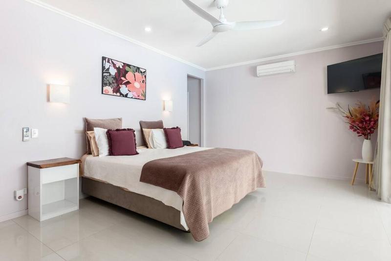 Casa Breeze - 5 Bedrooms Close to Town & Beach - image 2