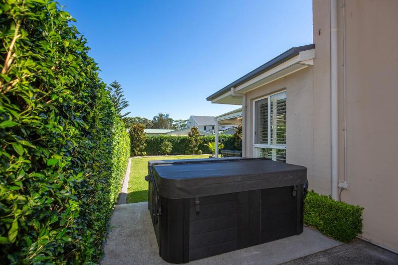 Bluewater Jervis Bay - Pet Friendly Luxury with Spa - 5 Mins Walk to Beach - image 18