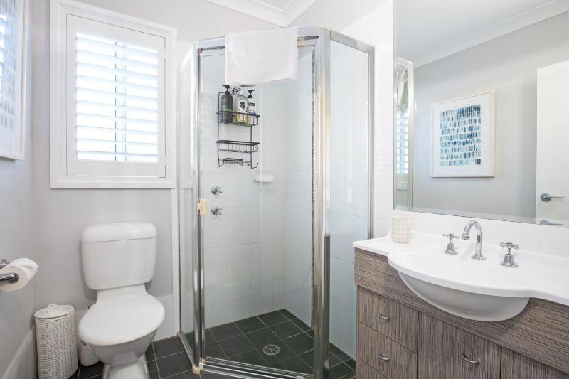 Bluewater Jervis Bay - Pet Friendly Luxury with Spa - 5 Mins Walk to Beach - image 10