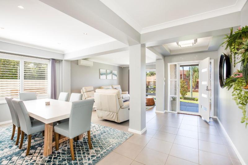 Bluewater Jervis Bay - Pet Friendly Luxury with Spa - 5 Mins Walk to Beach - image 4