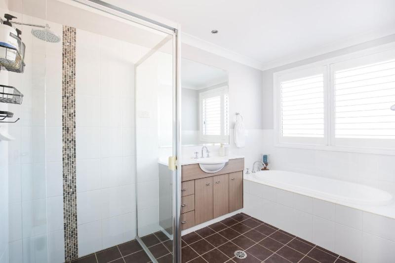 Bluewater Jervis Bay - Pet Friendly Luxury with Spa - 5 Mins Walk to Beach - image 35