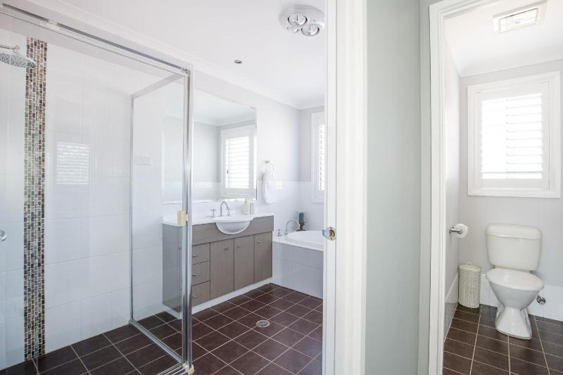 Bluewater Jervis Bay - Pet Friendly Luxury with Spa - 5 Mins Walk to Beach - image 33