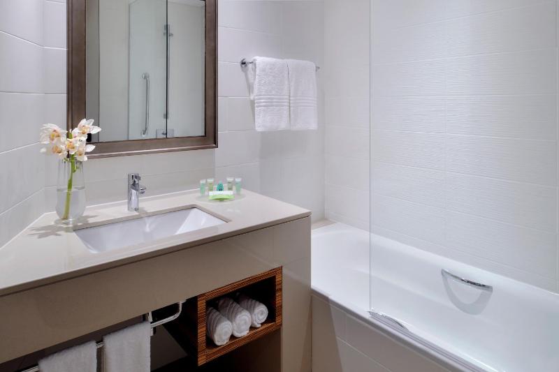 Twin Room with Yas Theme Park tickets, 1 park access pp per day, for one of the parks (Warner Bros, Yas Waterworld, Ferrari World, SeaWorld) with Shuttle Service image 1