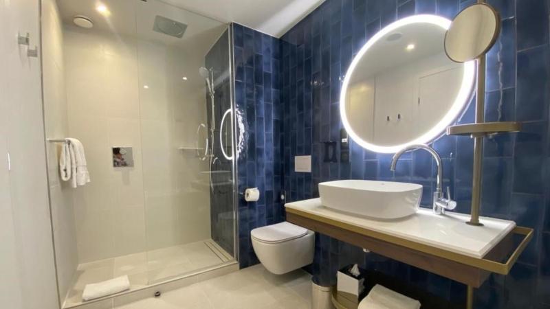 Premium Suite with Sea View image 2