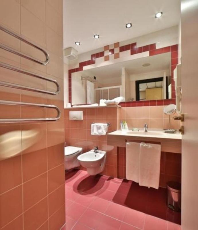 Standard Single Room image 2