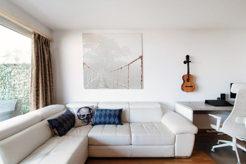 Little Paradise by Quokka 360 - Apartment with Stunning Lake Views and Fitness Corner - image 14