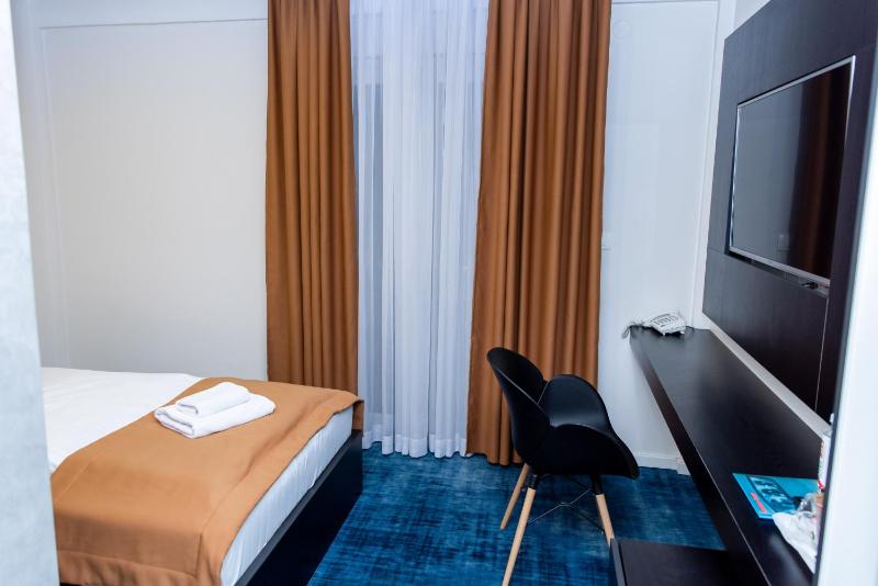 Single Room image 4