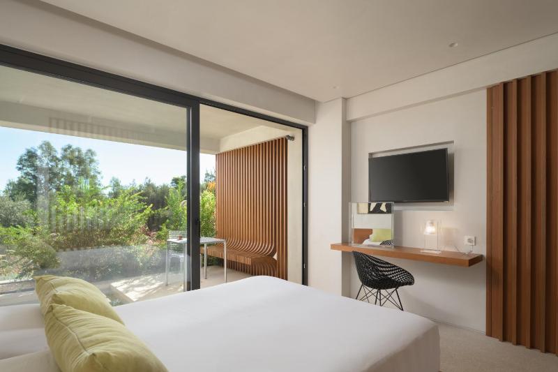 Suite with Hot Tub image 4