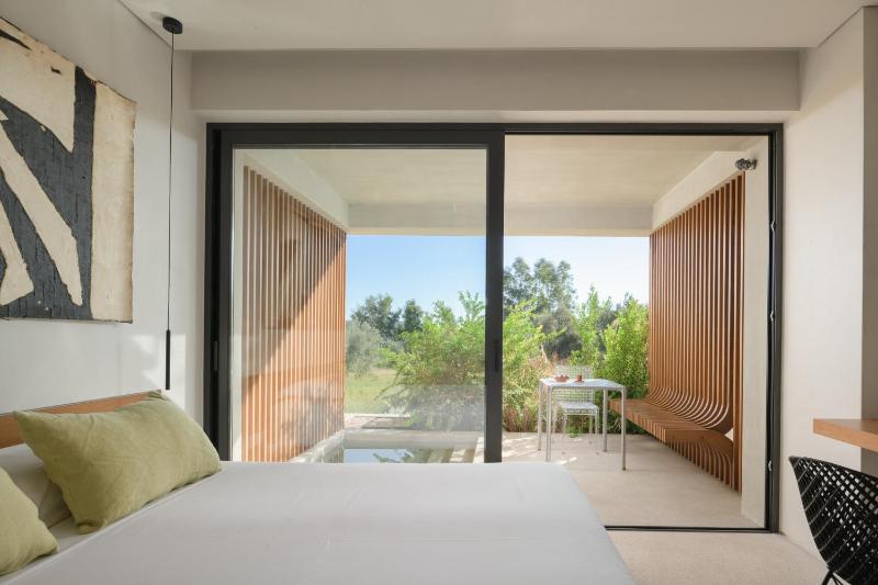 Suite with Hot Tub image 3