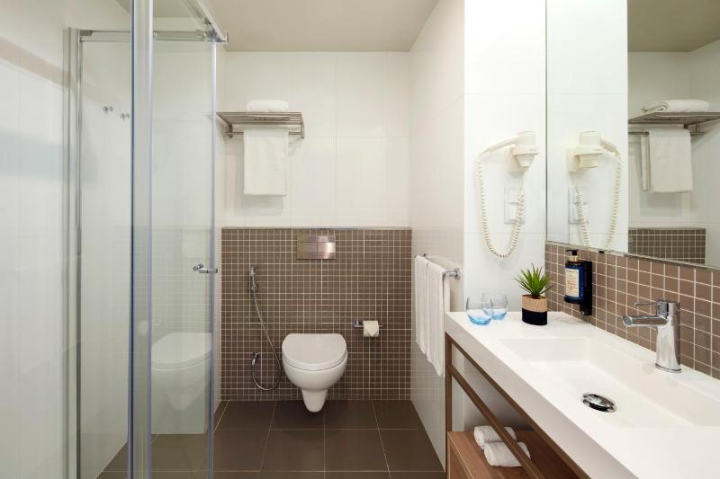 Superior Room with City View image 4