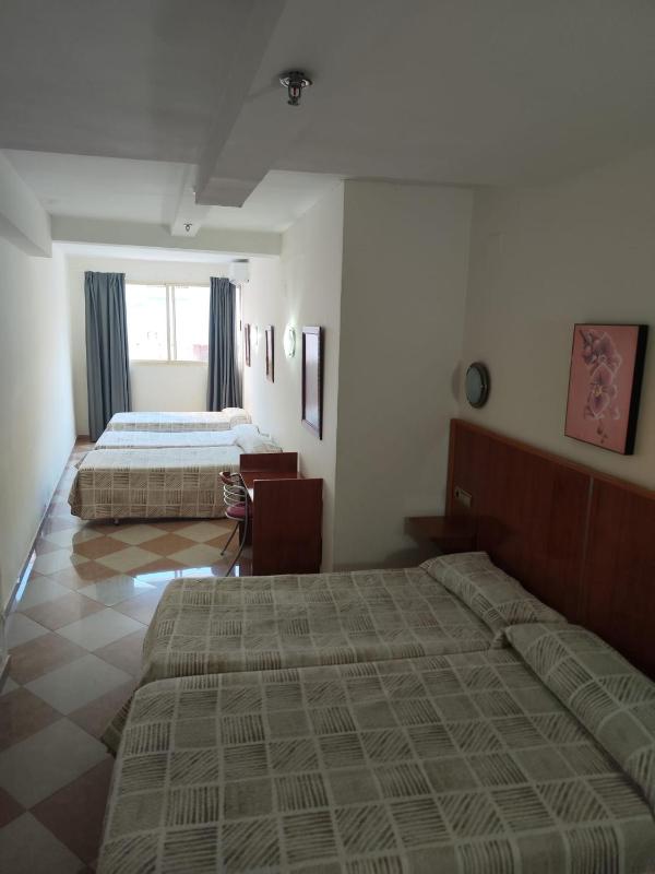 Family Room (2 Adults + 2 Children) image 2