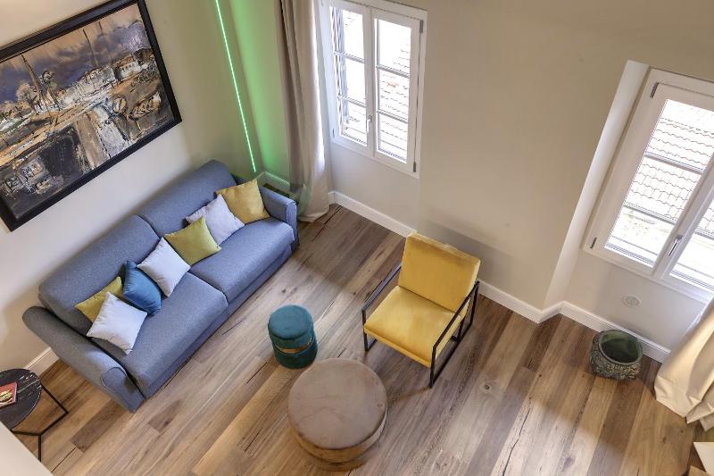 Sant'Agostino Luxury Apartment by Mamo Florence - image 6